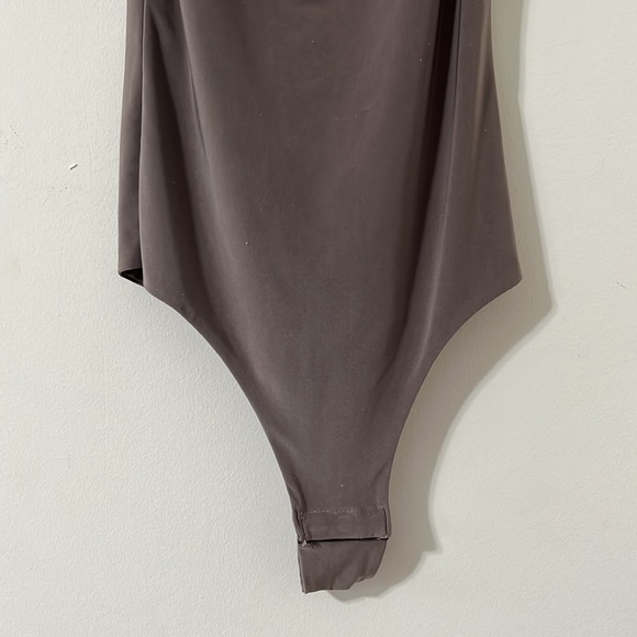 PrettyLittleThing Brown Silky Cowl Neck Spaghetti Strap Bodysuit Size 2 - Picture 3 of 8